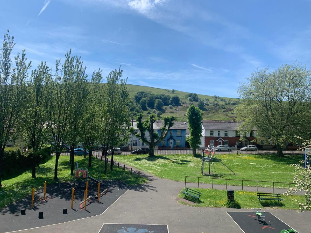 Tredegar Cosy, Dog Friendly House On The Fringe Of The Brecon Beaconsヴィラ エクステリア 写真